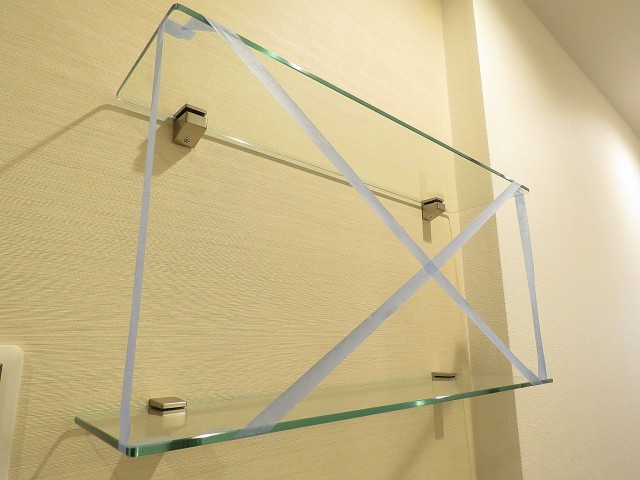 白金台桜苑マンション　ガラスの飾り棚