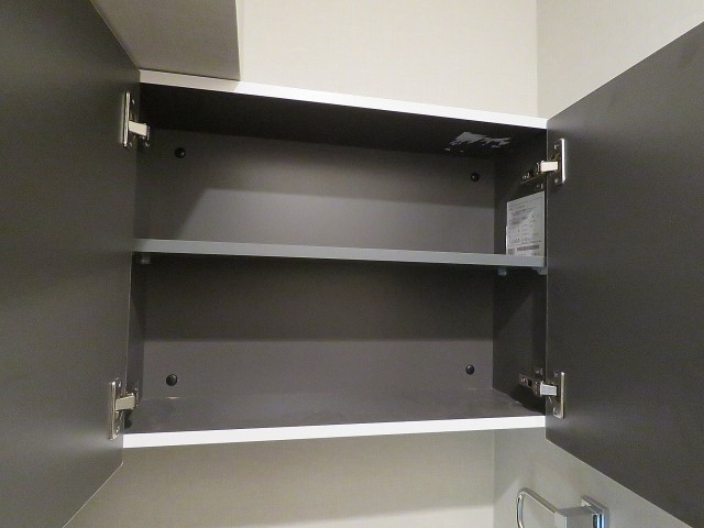 ユニーブル明大前　トイレの吊戸棚