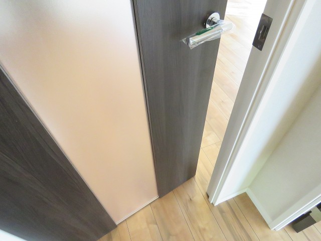 ユニーブル明大前　ＬＤＫ扉