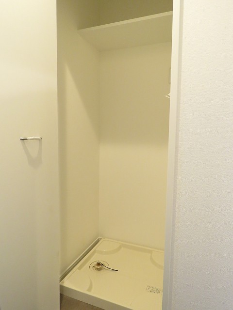 白金台桜苑マンション　洗濯機置場