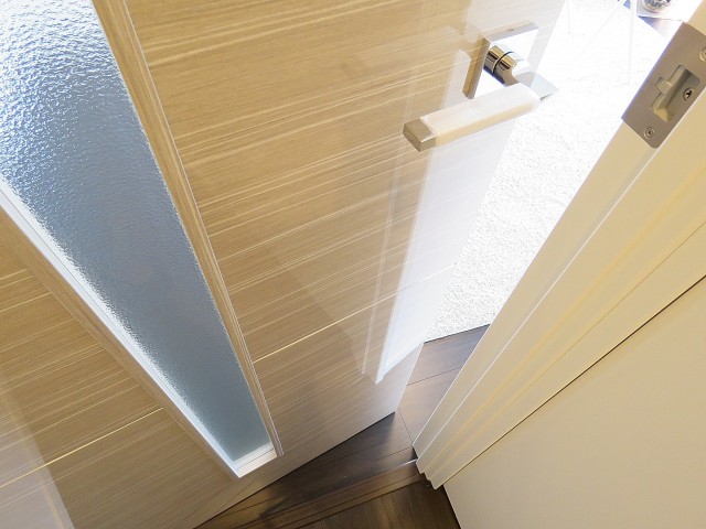 白金台桜苑マンション　LDK扉