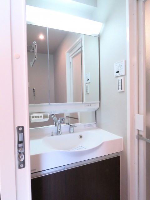 ユニーブル明大前　洗面化粧台