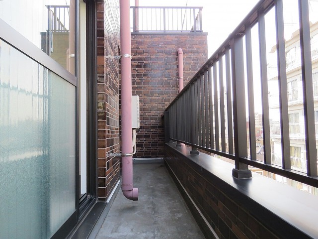 白金台桜苑マンション　北東向きバルコニー
