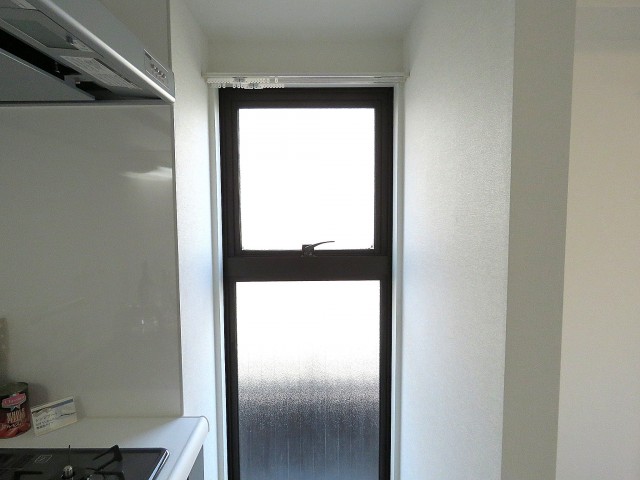 白金台桜苑マンション　キッチン窓