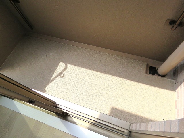 ナイスアーバン石川台　洋室約5.0帖側のバルコニー