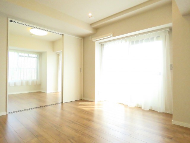 ユニーブル明大前　ＬＤＫ＋洋室