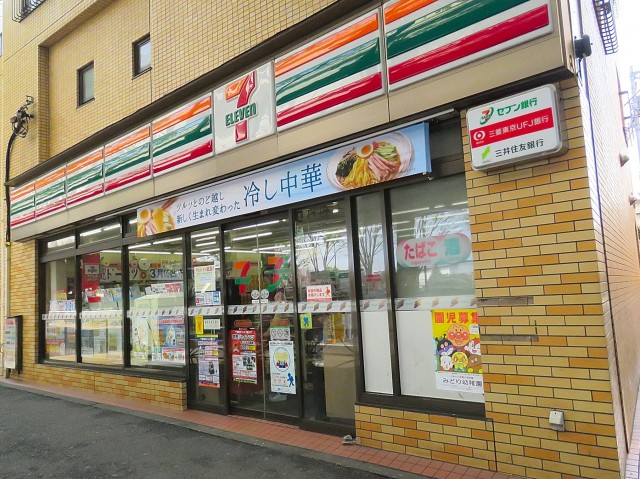 ユニーブル明大前　1階はコンビニ