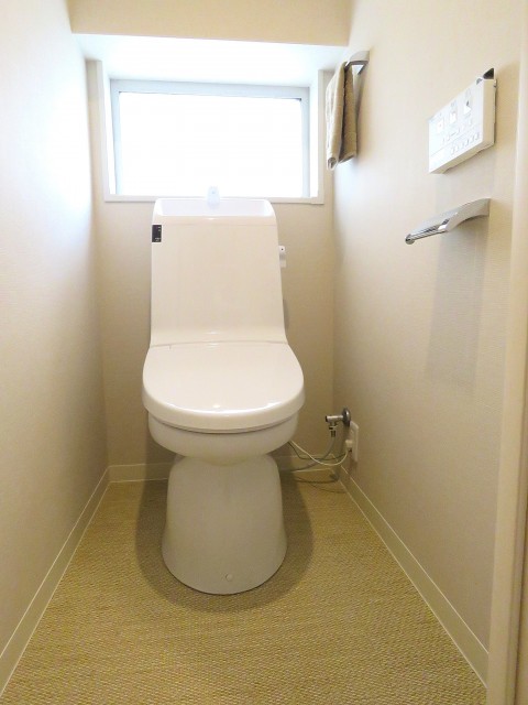 六本木ハイツ　ウォシュレット付きトイレ