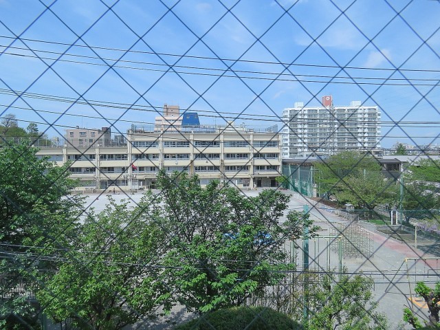 都立大コーポラス　キッチン窓からの眺望