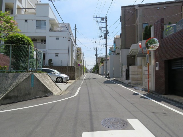 都立大コーポラス　前面道路