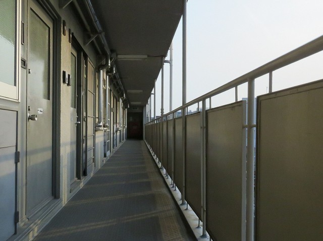 代官山コーポラス　共用廊下