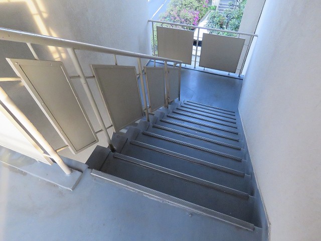 代官山コーポラス　共用階段