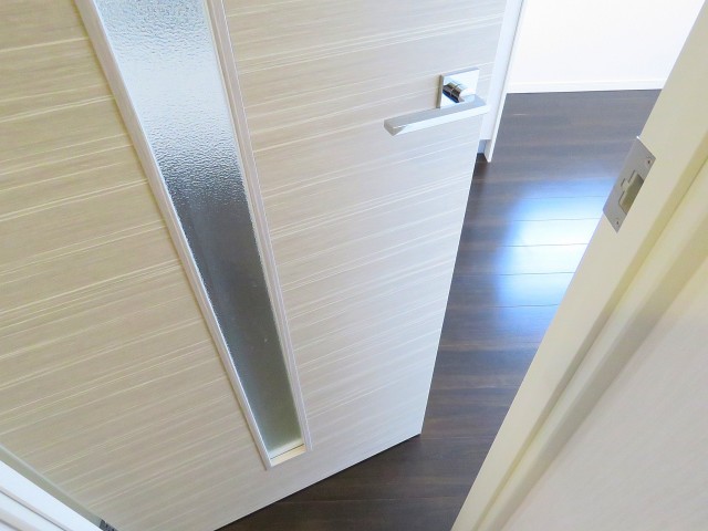 ビラ自由ヶ丘　LDK扉