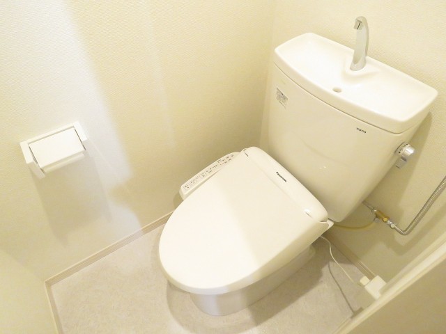 ファムール目黒　ウォシュレット付きトイレ