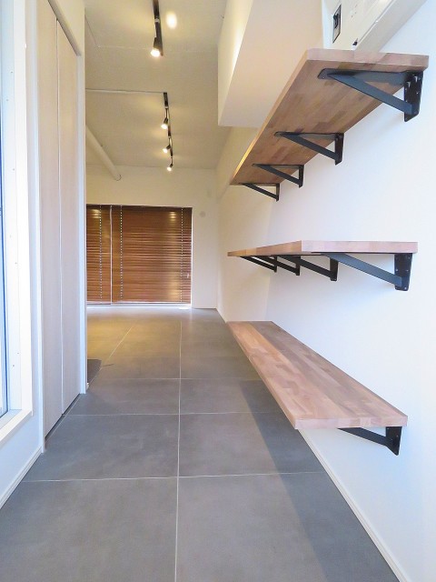 代官山コーポラス　洋室へ