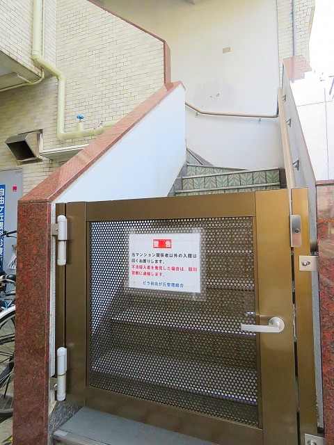 ビラ自由ヶ丘　エントランス