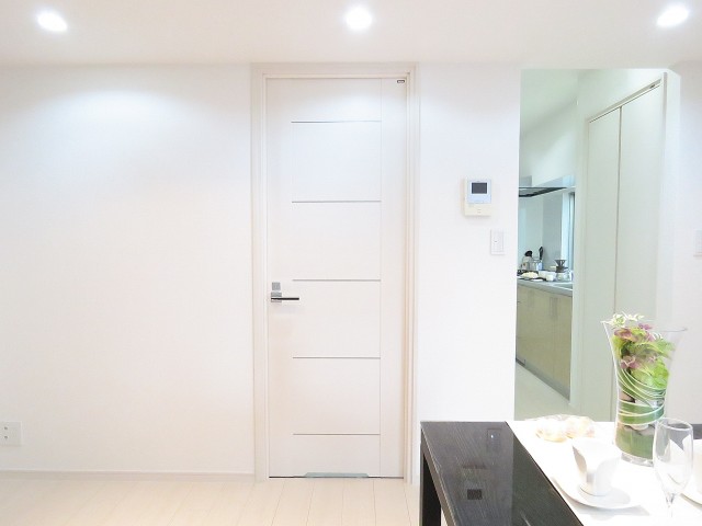 中銀南青山マンシオン　洗面室扉