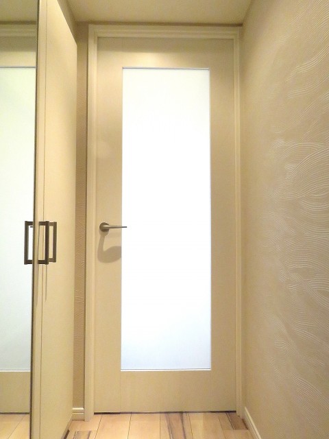 日興児玉パレス南青山　ダイニングキッチン扉