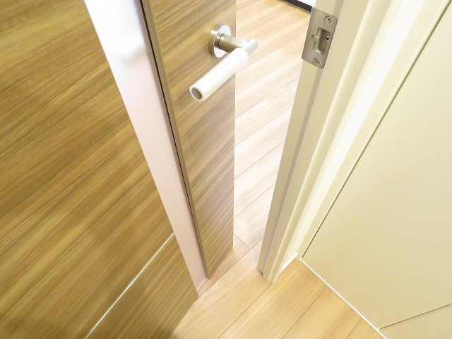 池袋サンシャインプラザ　ダイニングキッチン扉