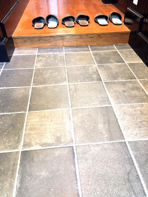 ノア三田 (8)　玄関土間部分　重厚感があります