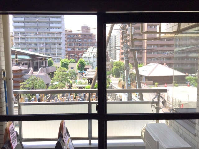 ノア三田 (29)　リビングからバルコニー　開放感ありますね