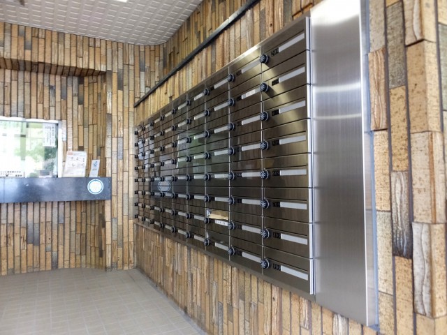 白金台グロリアハイツ　集合ポスト