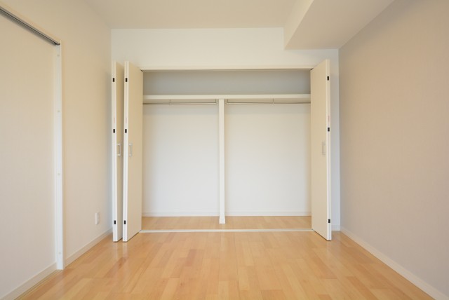 ライオンズマンション弦巻 洋室2