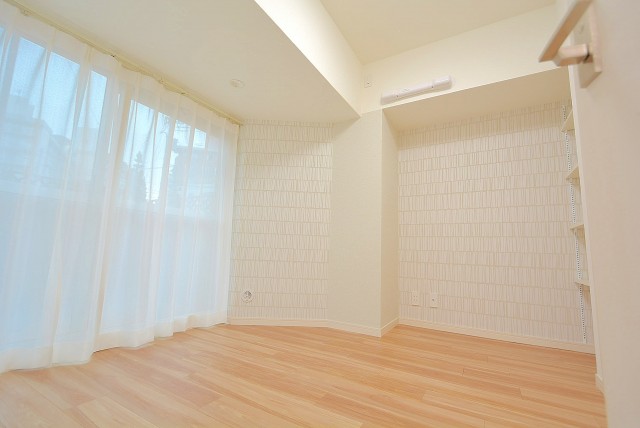 インペリアル常盤松 洋室２