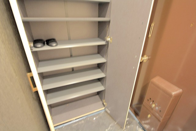 インペリアル常盤松 玄関