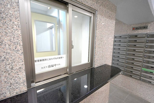 モナーク三軒茶屋 エントランス (2)