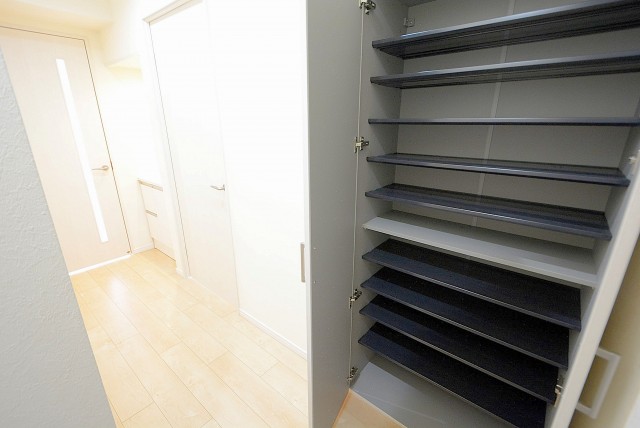 中銀桜新町マンシオン 玄関