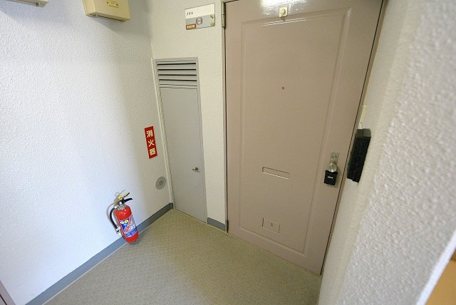 モナーク三軒茶屋 玄関 (2)