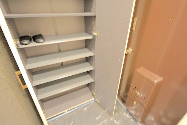 インペリアル常盤松 玄関