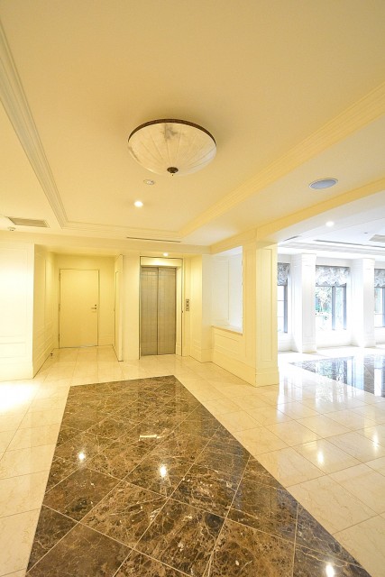 松濤アパートメント_エレベーターホール