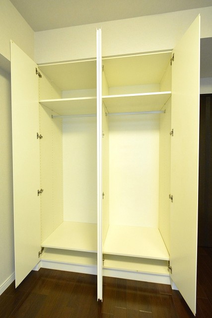 松濤アパートメント_6.0帖のベッドルームクローゼット