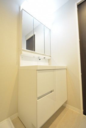 北新宿パレス303　三面鏡