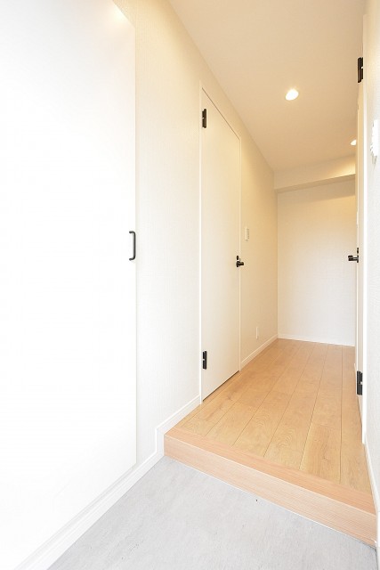 リレント新宿　玄関