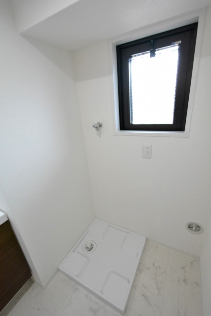 ラディエンス世田谷・若林　洗濯機置場