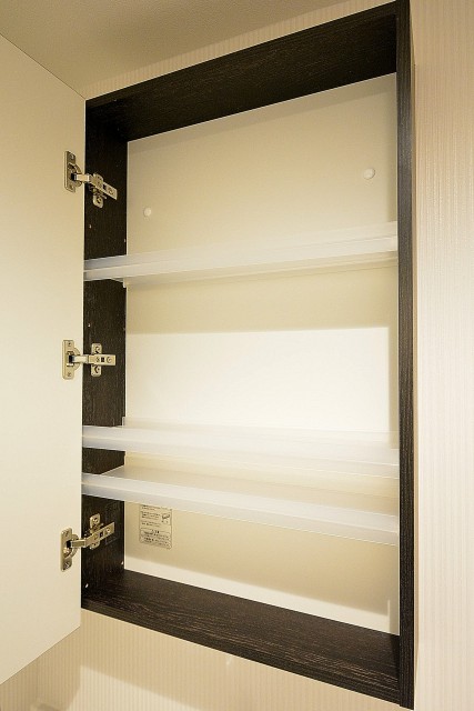 リレント新宿　洗面台収納