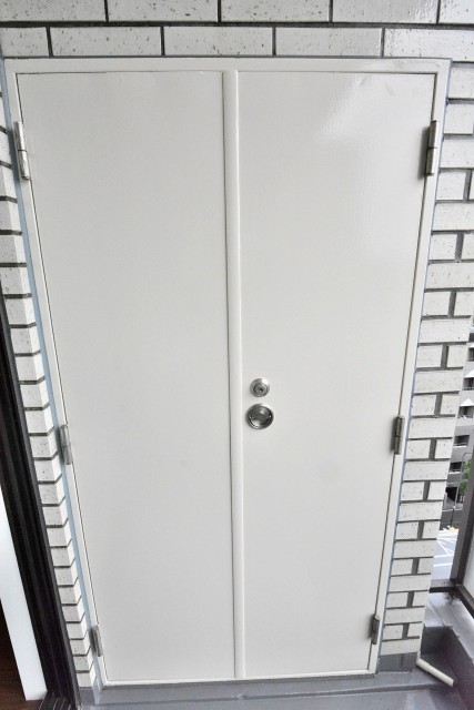 新宿内藤町ハウス　バルコニー物入