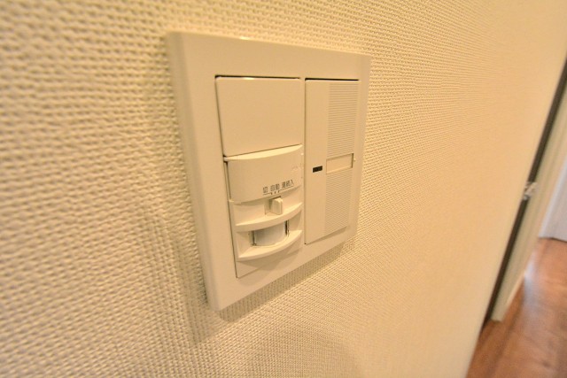 上町マンション　人感センサ―