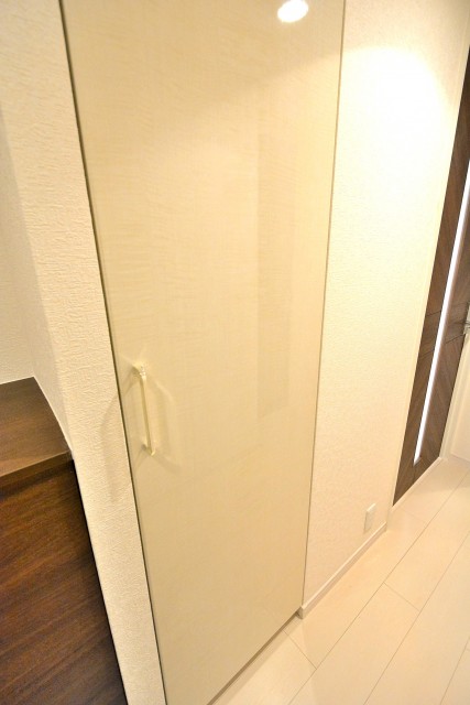 ハウス三軒茶屋　廊下収納