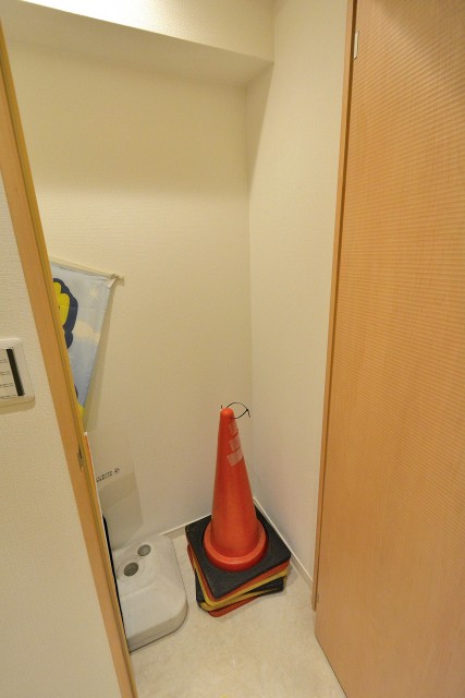 日商岩井桜新町マンション　玄関物入