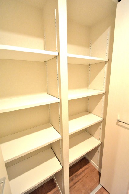 インペリアル常盤松　廊下収納