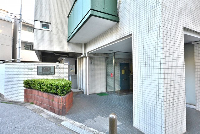 ライオンズマンション三軒茶屋　エントランス