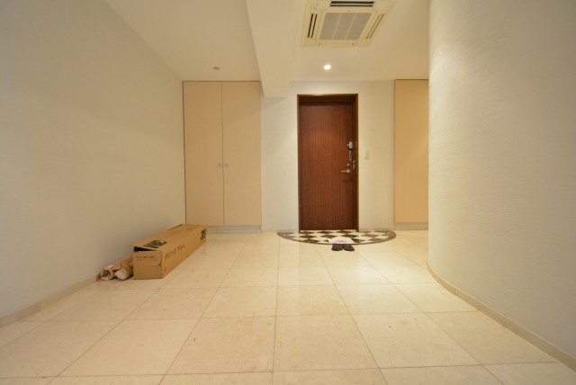 赤坂アーバンライフ103号室　玄関