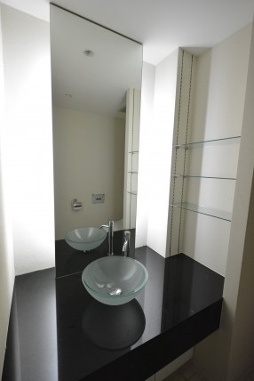 赤坂アーバンライフ103号室　トイレ