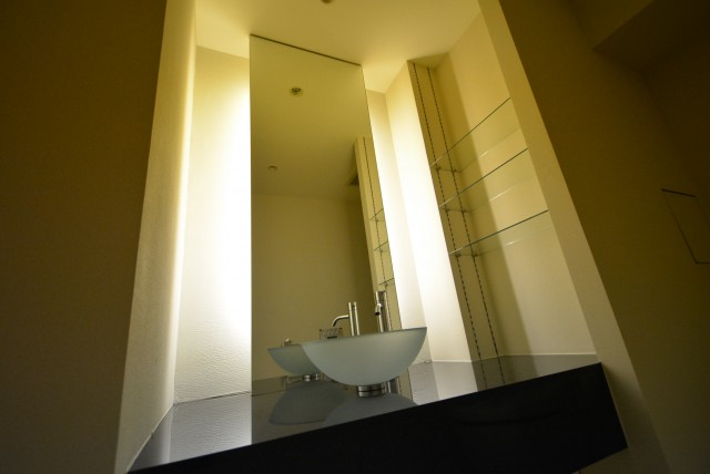 赤坂アーバンライフ103号室　トイレ