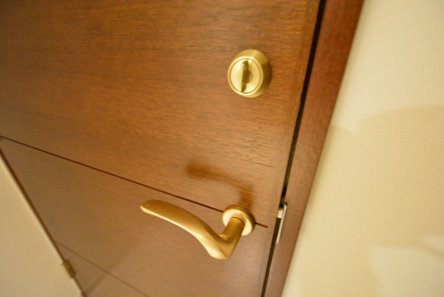 赤坂アーバンライフ103号室　扉