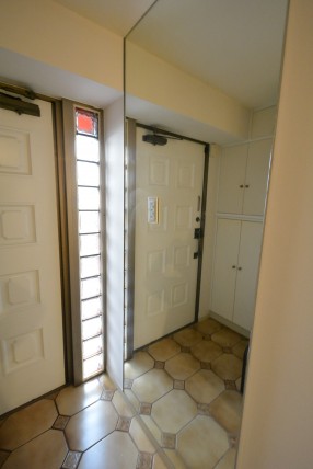 赤坂アーバンライフ103号室　玄関